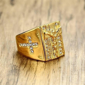 Anel Masculino Dourado Crucifixo - RAFINATO